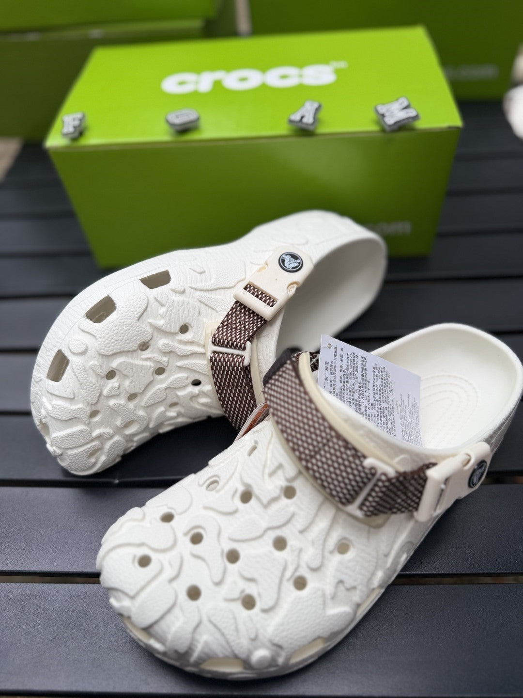 Atlas crocs