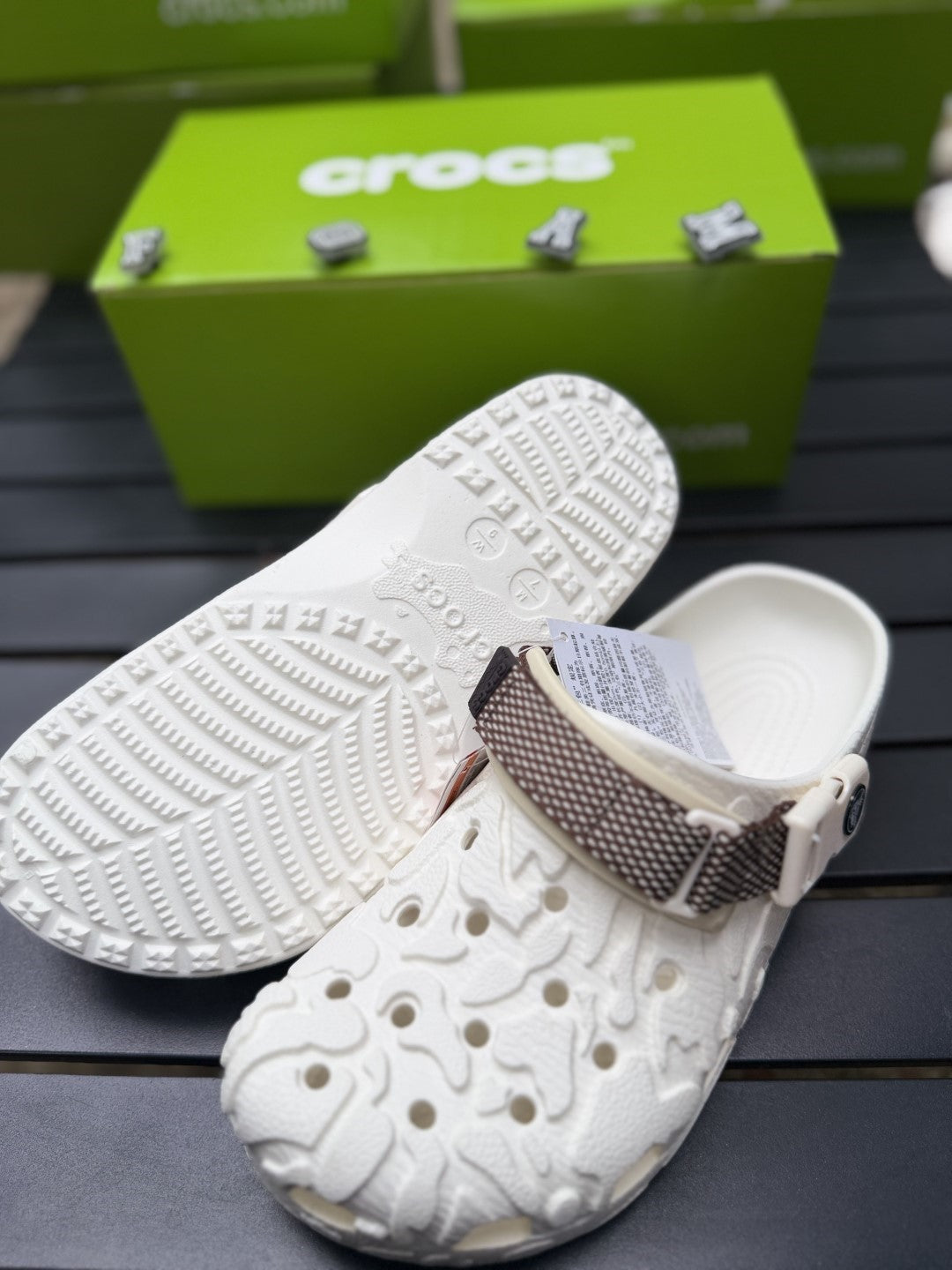 Atlas crocs