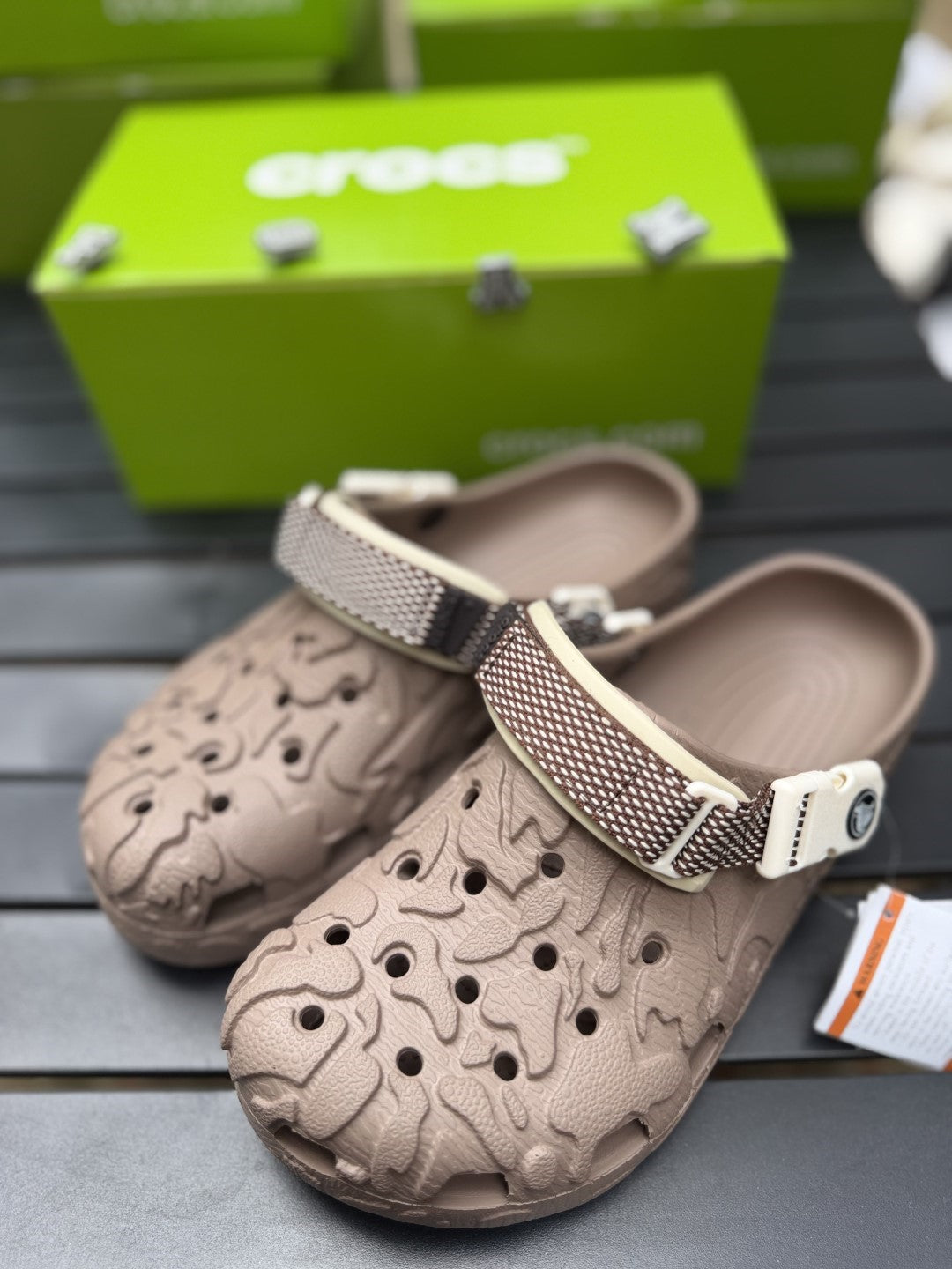 Atlas crocs
