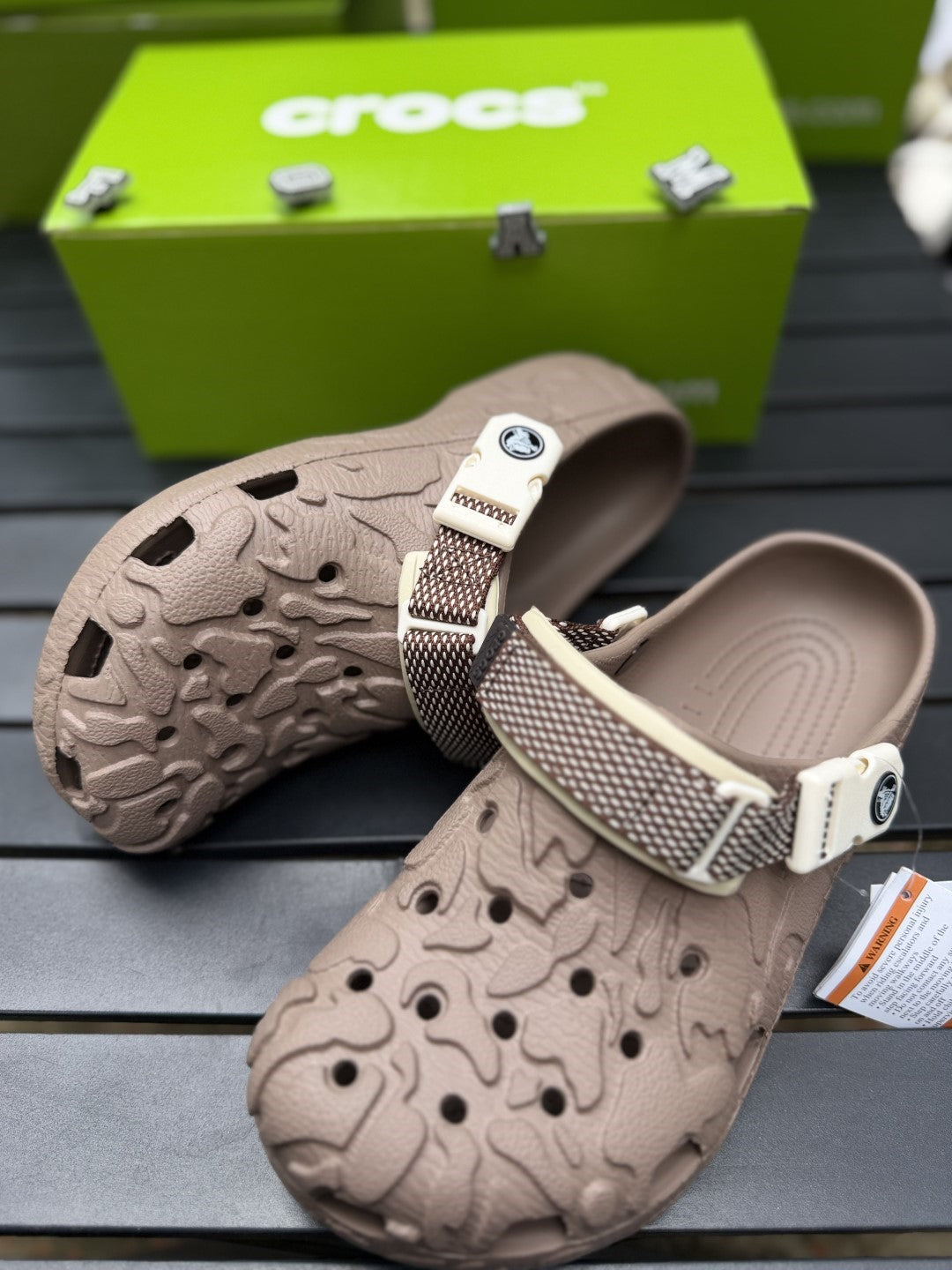 Atlas crocs