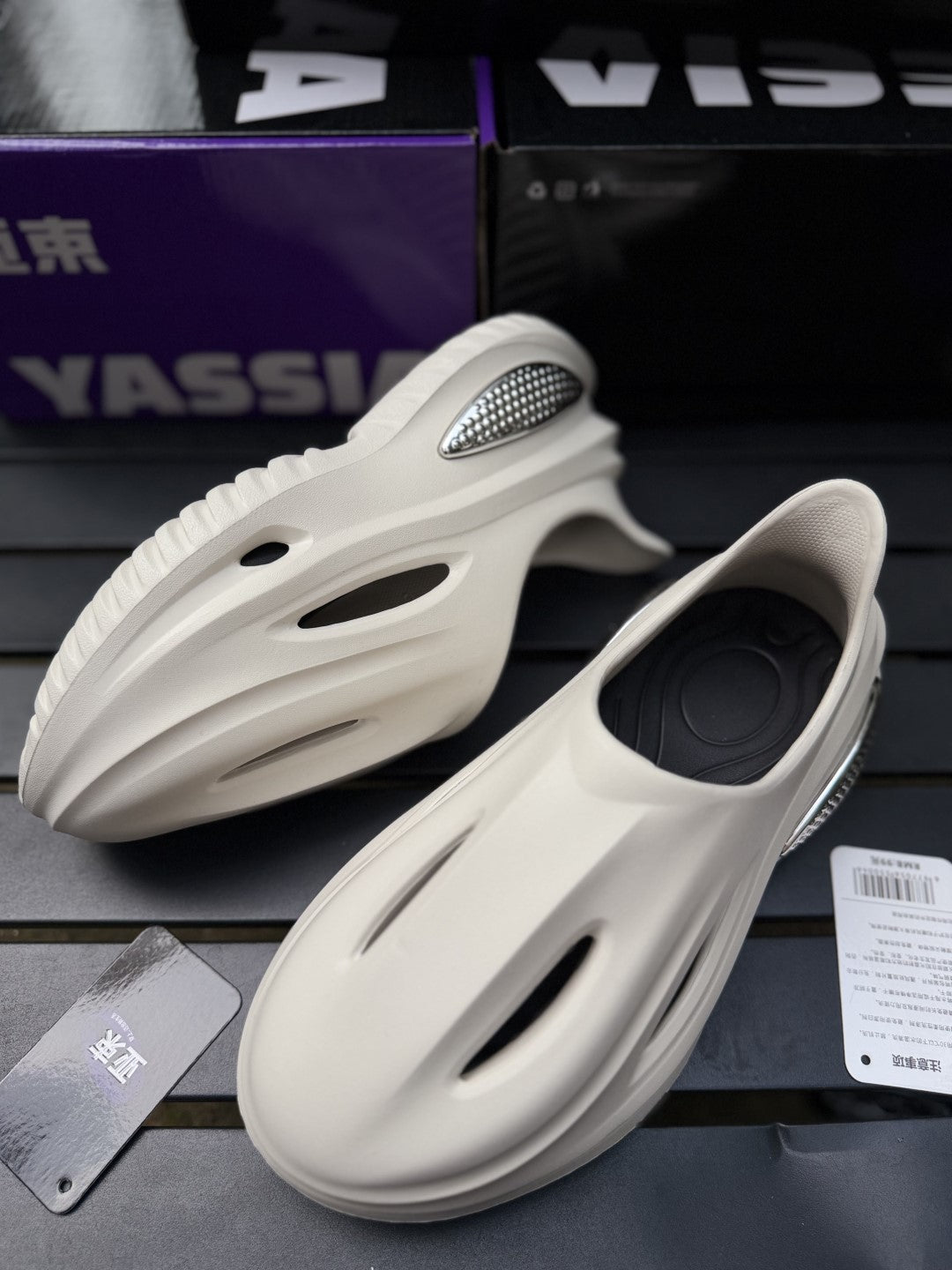 YASSIA turbo clogs runner