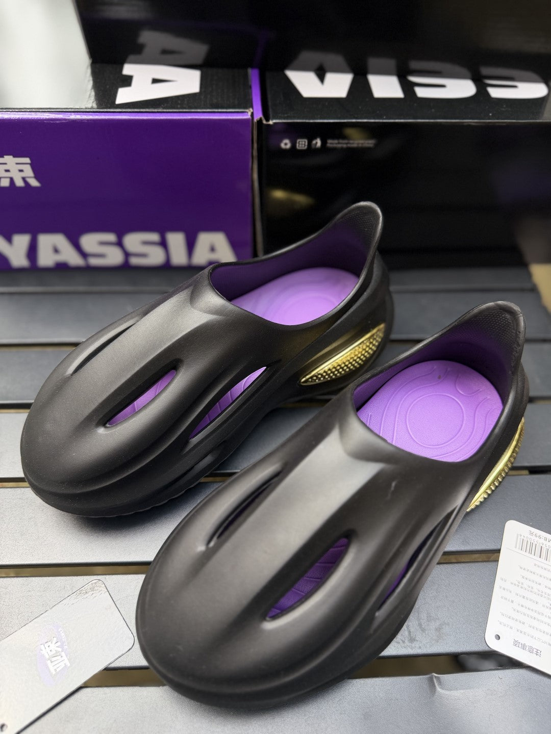 YASSIA turbo clogs runner