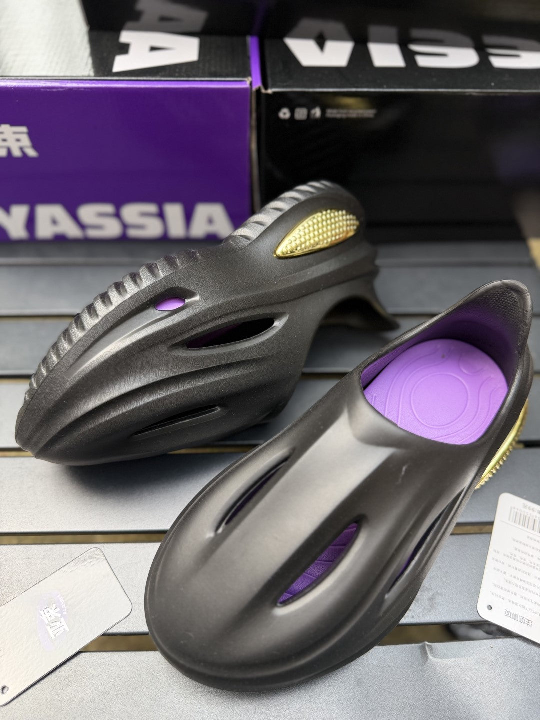 YASSIA turbo clogs runner