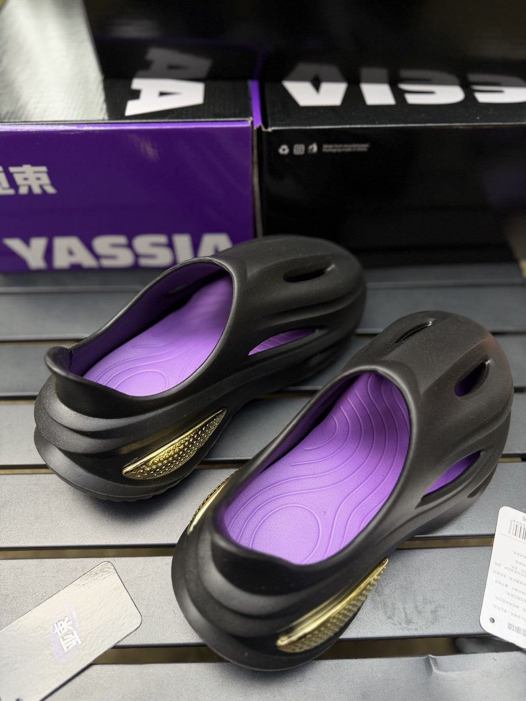 YASSIA turbo clogs runner