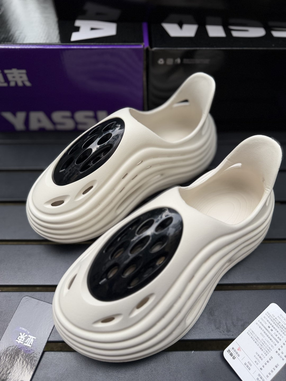 Yassia Alien foam runner