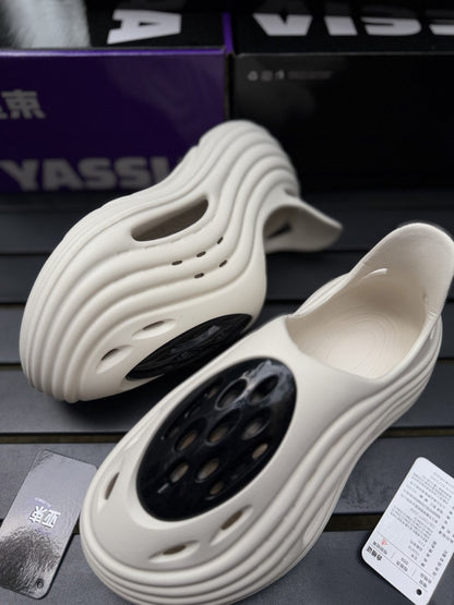 Yassia Alien foam runner