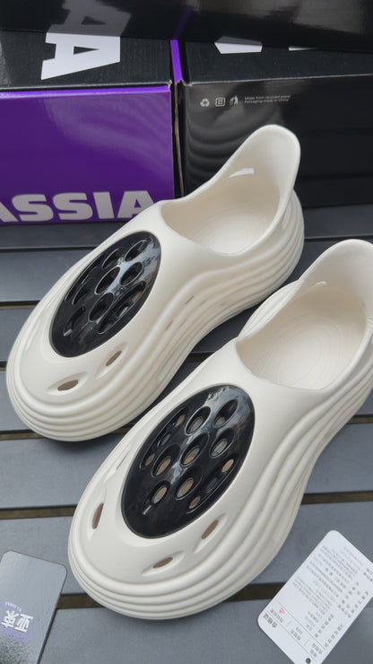 Yassia Alien foam runner